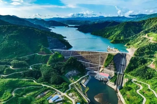 老挝南欧江七级水电站柬埔寨甘再水电站鱼苗放流现场乌干达卡鲁玛水电